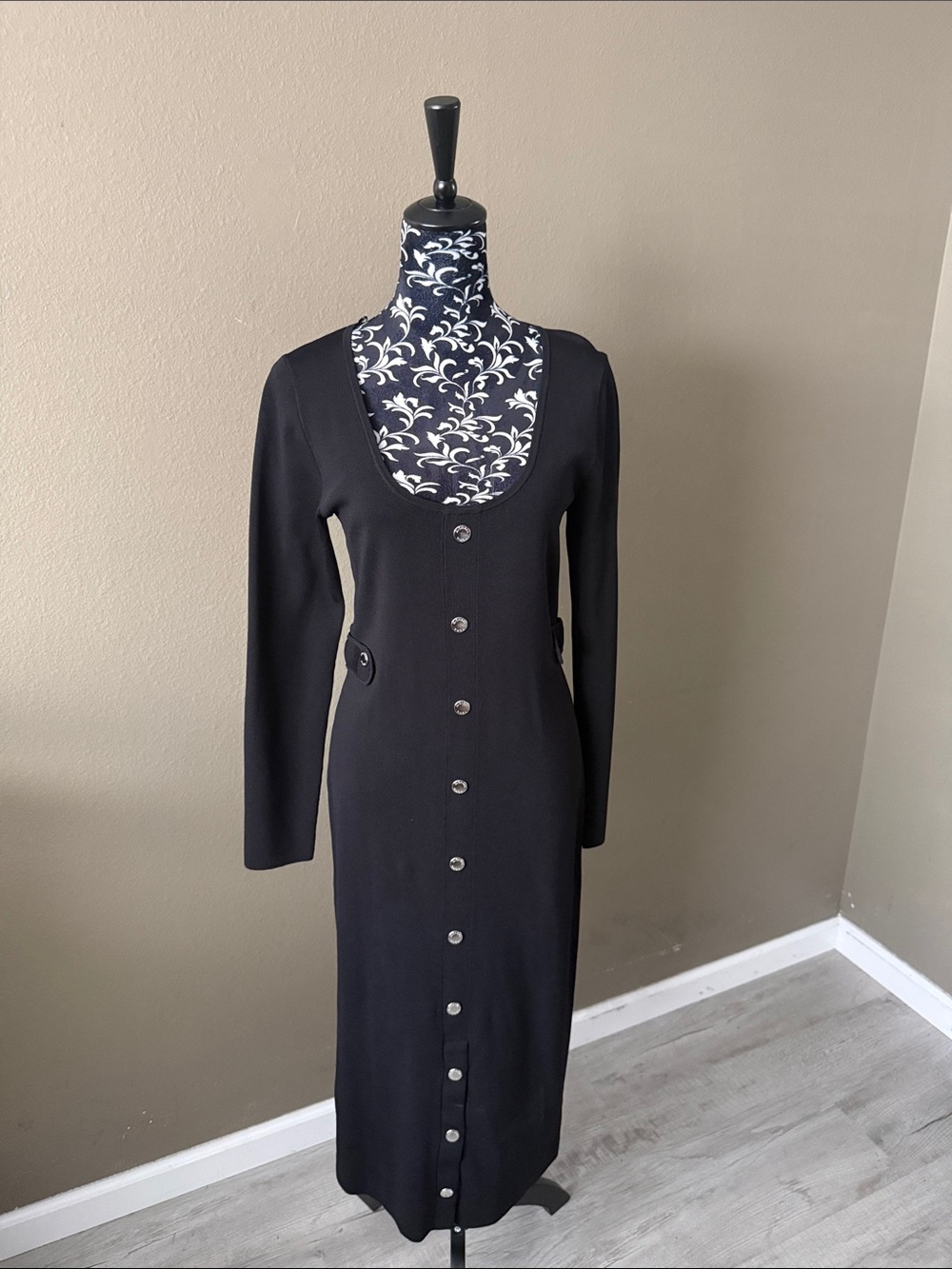 Michael Kors Black Long-Sleeve Button-Front Midi 👗
